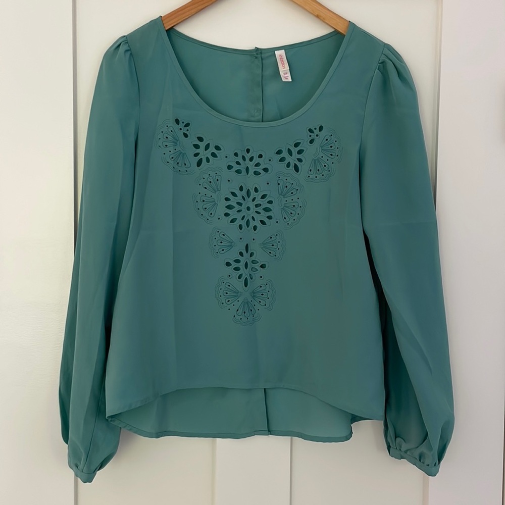 Xhilaration dusty mint green top